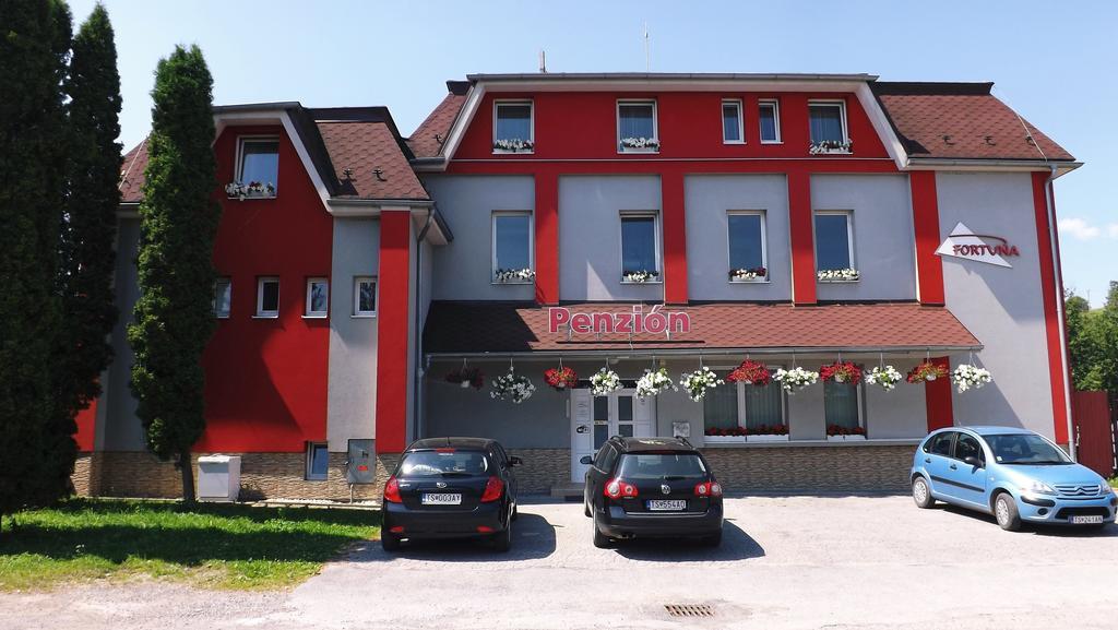 Guest House Penzion Fortuna Tvrdosin Luaran gambar