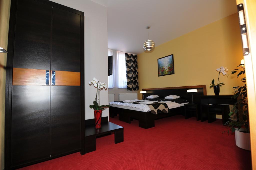 Guest House Penzion Fortuna Tvrdosin Luaran gambar